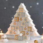 Mostra Calendari d'Advent L'Avet decorada pel distribuidor.